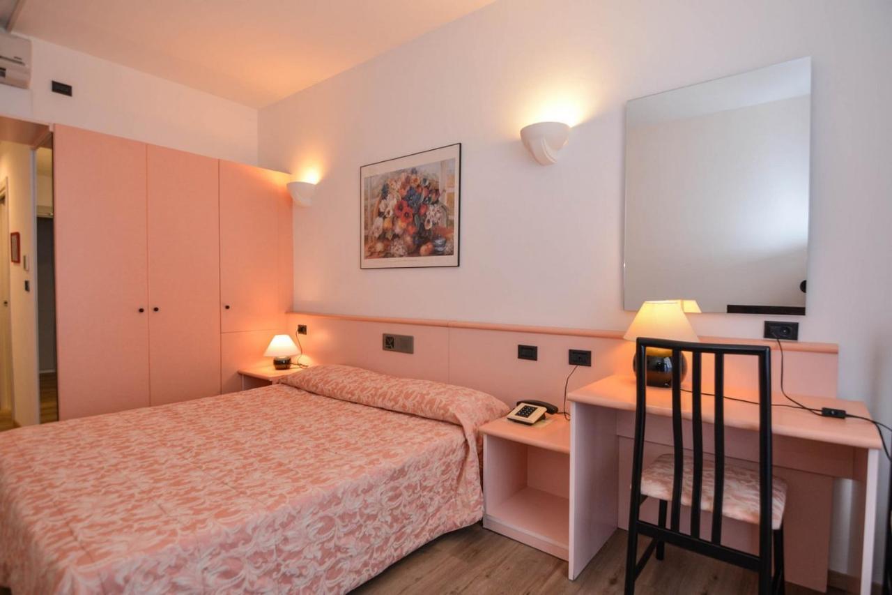 Hotel Centrale Riva del Garda Esterno foto