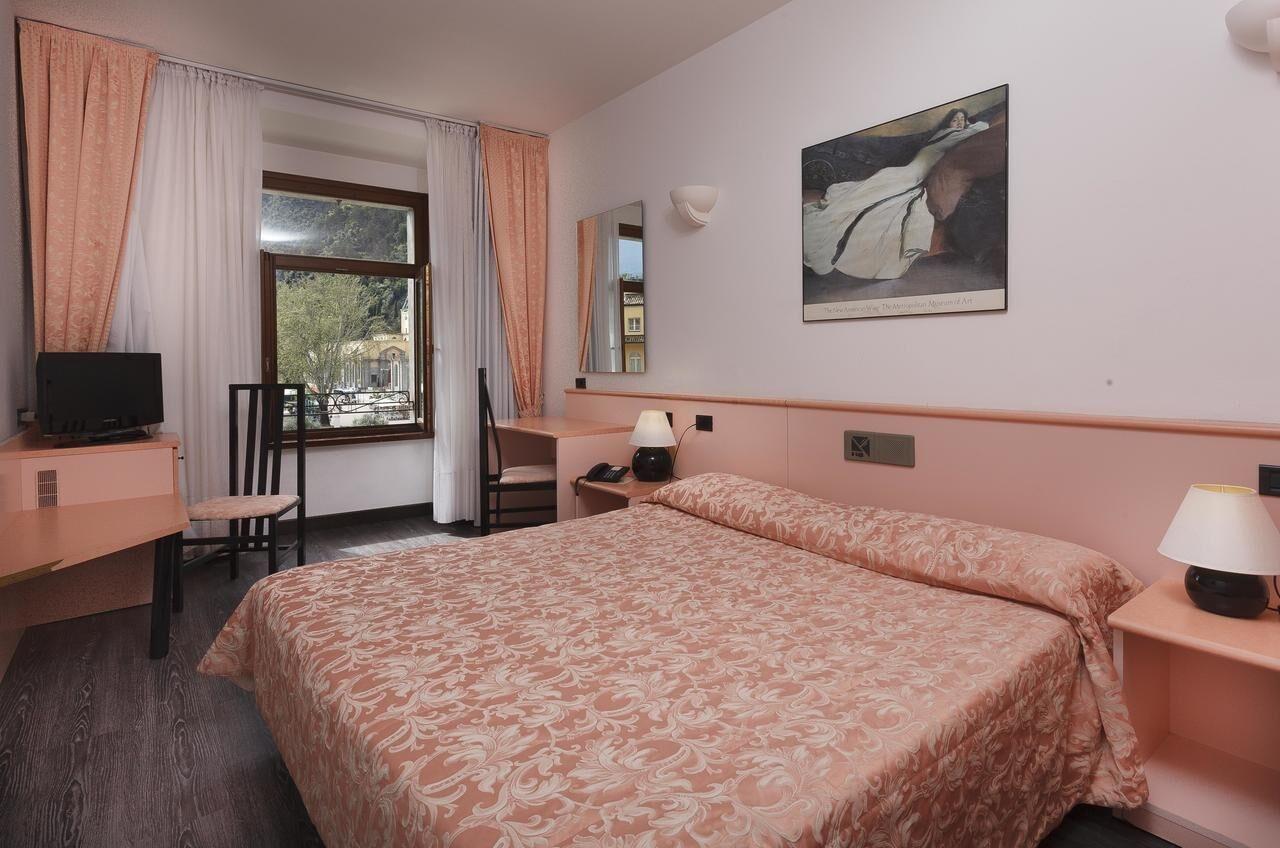 Hotel Centrale Riva del Garda Esterno foto