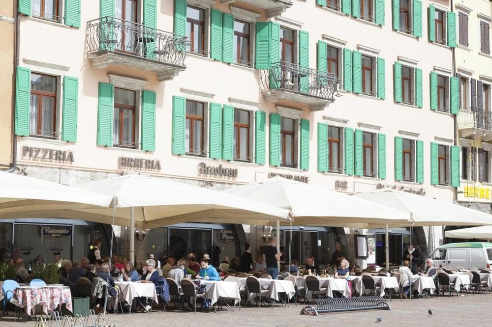Hotel Centrale Riva del Garda Esterno foto